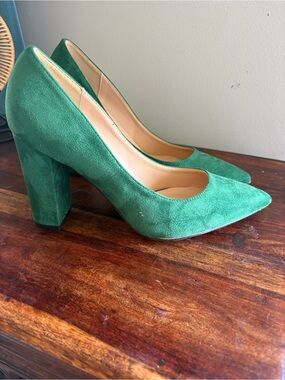 Women's Green Suede Block Heel Pumps